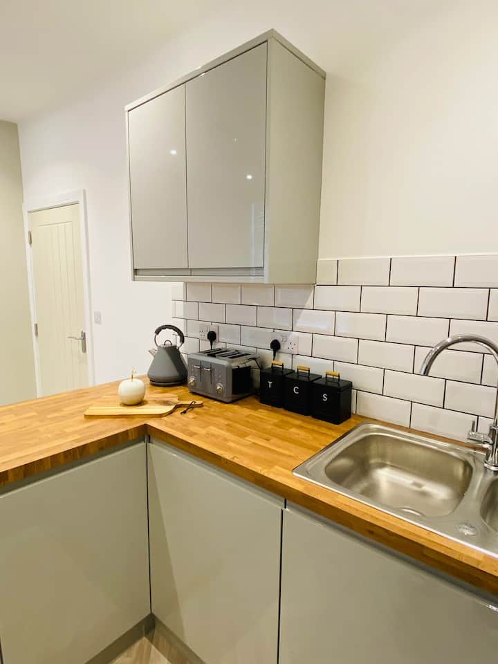 #106 Stylish 4bedroom Retreat Walk To Rugby Centre - Lutterworth