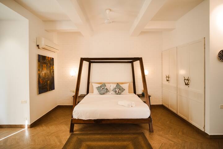 Bedroom 1 image 2