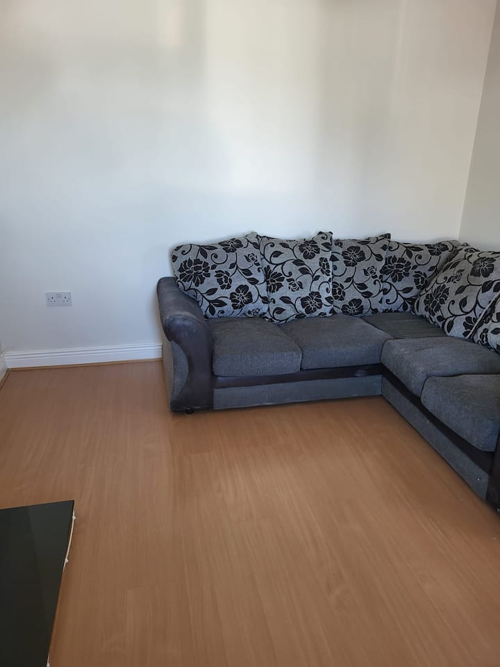 Spacious 4-bed Home W/ Driveway & Large Garden - Portarlington, Ireland