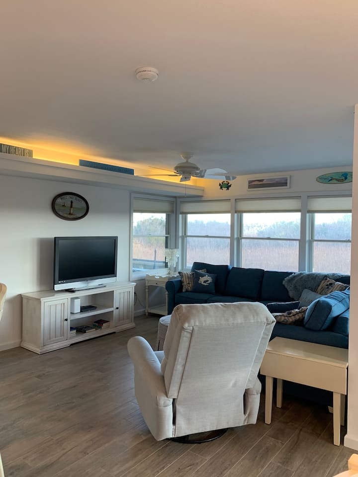 Serene Beachfront Condo Getaway With Resort Vibes - Long Beach Island, NJ