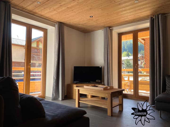 Appartement 6 Personnes Dans Une Maison De Village - Lanslevillard