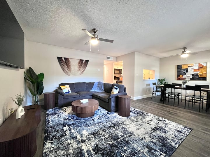 Chic 2br/2ba • Pool + Prime Comfort - Tampa, FL