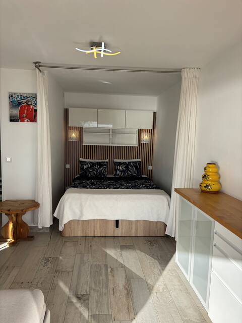 Successful Airbnb property: 2-bedroom apartment by the sea, renovated, classified in Cavalaire Sur Mer
