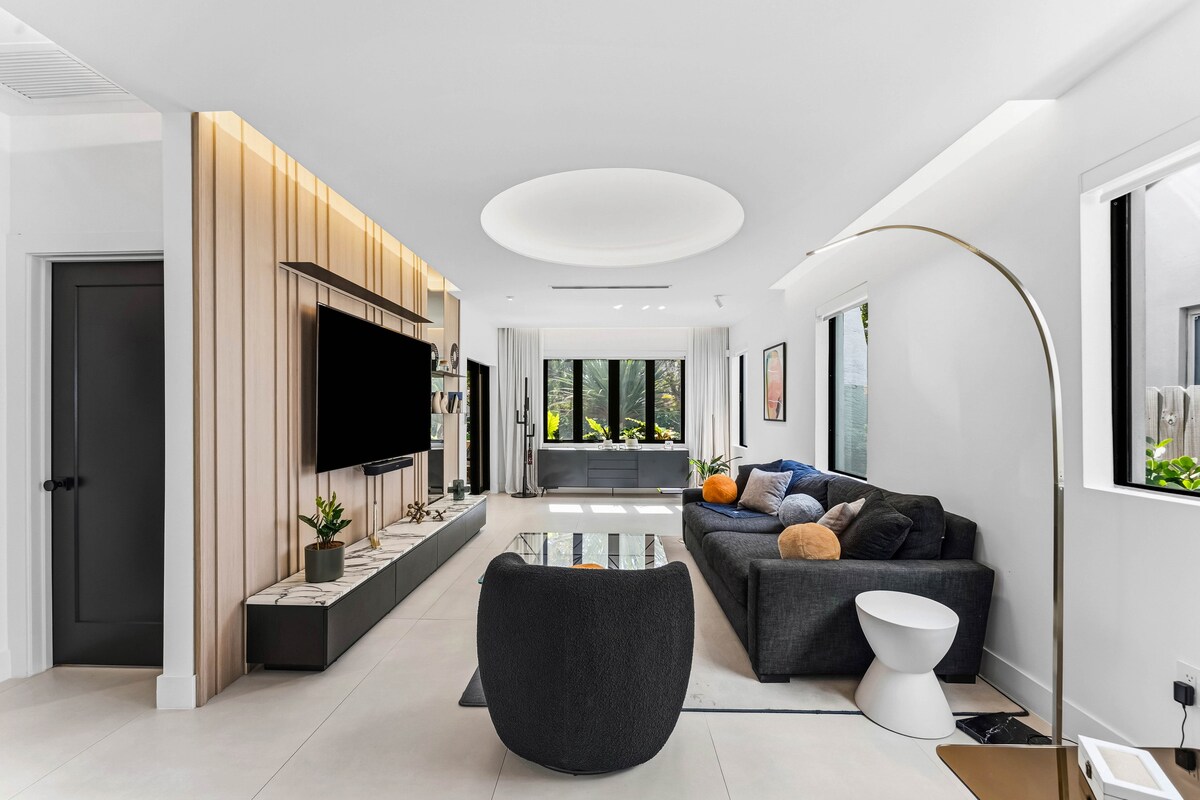 Popular Airbnb listing: Little River Design House in Belle Meade West