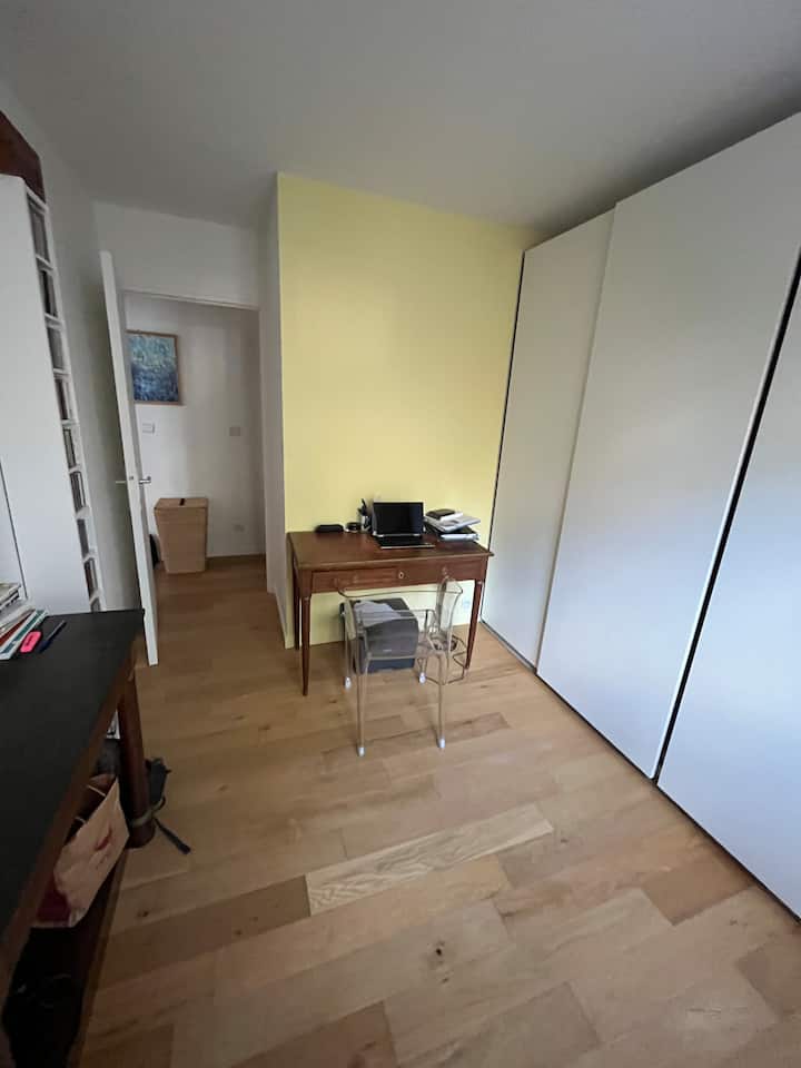 Appartement : 1 Salon, 1 Ch Grand Lit Et Un Bureau - Bougival