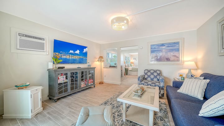 All-new, Walk To Beach & Village, Private And Cozy - Siesta Key, FL