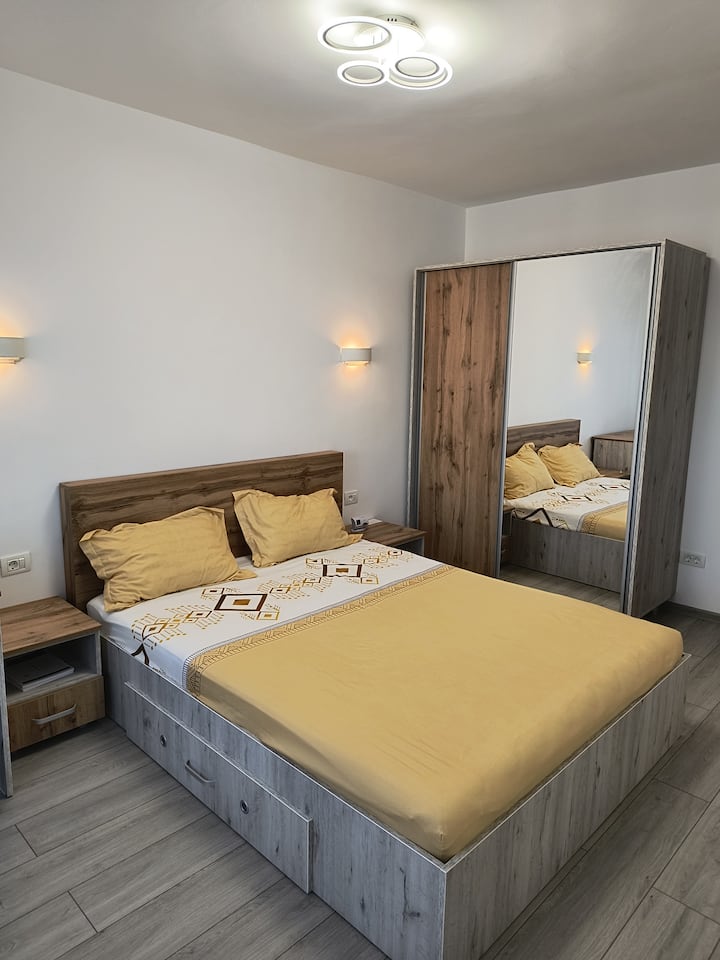 Beautiful View Apartment 1 Room- Free Parking - Mioveni