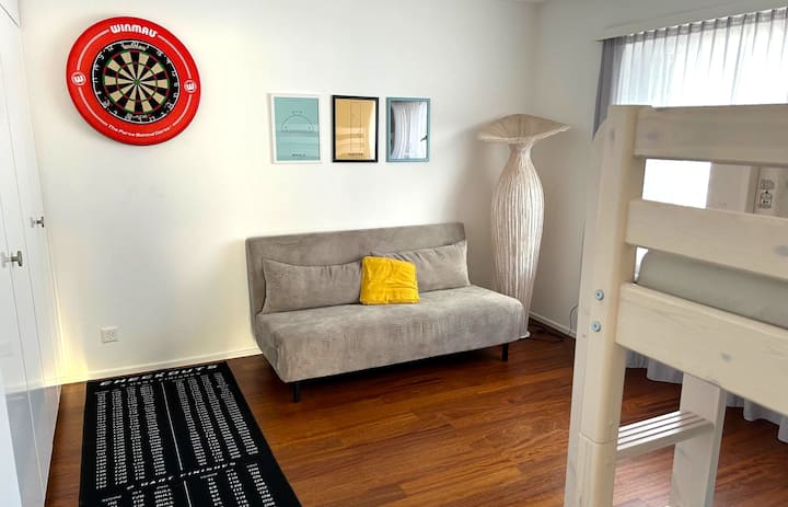 3号房配有双层床、内置衣柜和飞镖板。 沙发床（160 x 200厘米）可为额外房客准备，需额外收费。