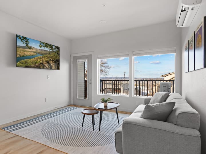 Retreat In The Charming Perry District - Spokane, WA