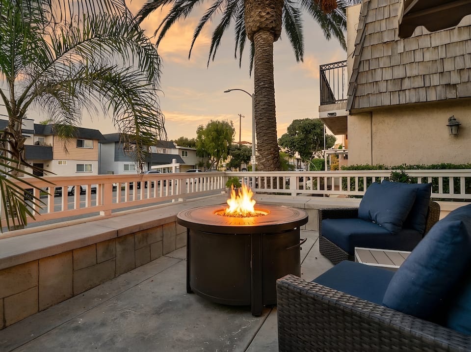 Steps to Beach | Sleeps 8 | A/C + Rooftop Vibes