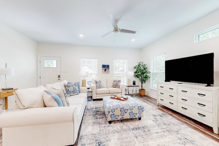 3br Quiet Coastal Home With Deck & Outdoor Shower - Dauphin Island, AL