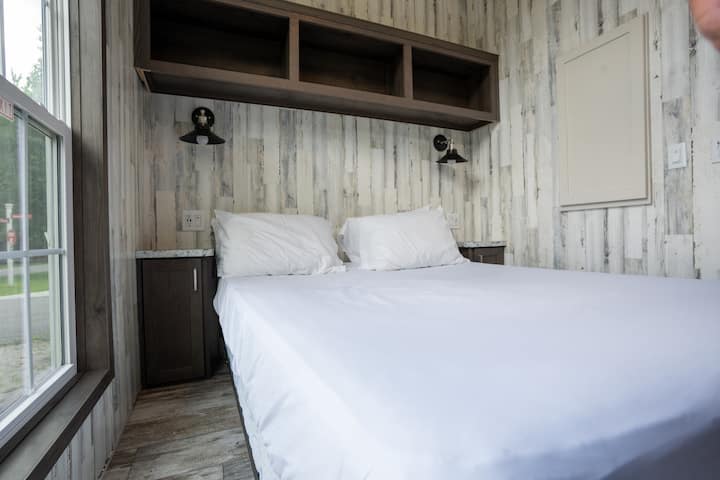 Candy Cane Cottage - Pet Friendly - Santa Claus, IN