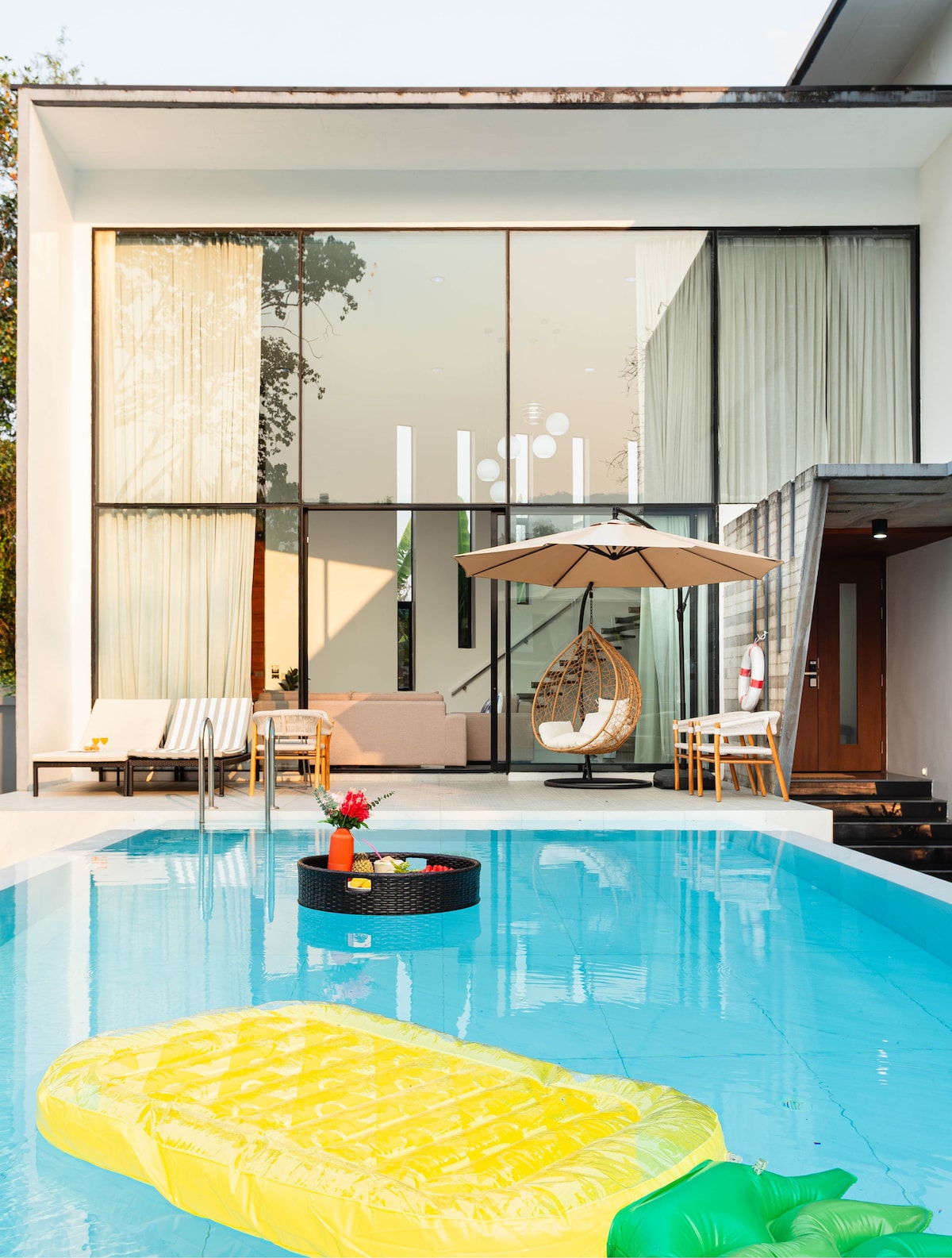 C2 Cosmic Villa pool