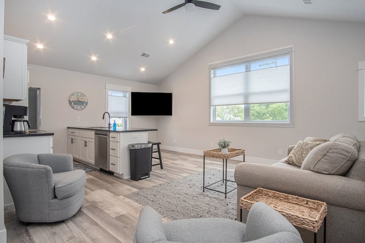 Stylish Retreat Steps From Downtown - Muskegon, MI