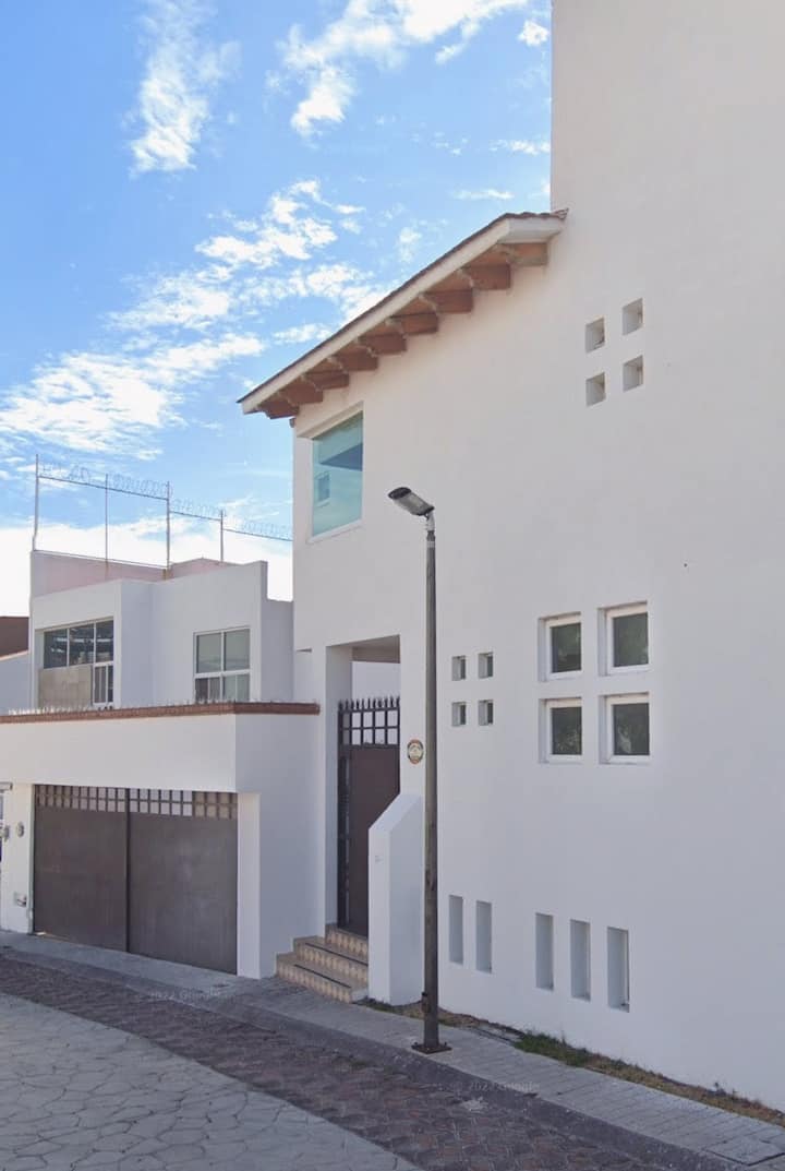 Milenio Prime Retreat | 5 Suites, Pool & Gym - Querétaro