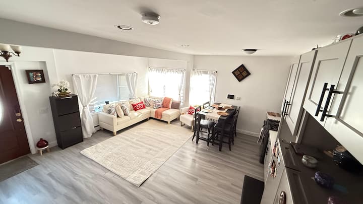 Cozy Suburban Escape Close To Queens & Manhattan - Freeport, NY