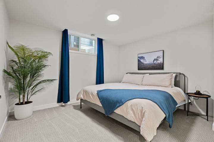 Bright, New Suite 10 Min From Calgary - Okotoks
