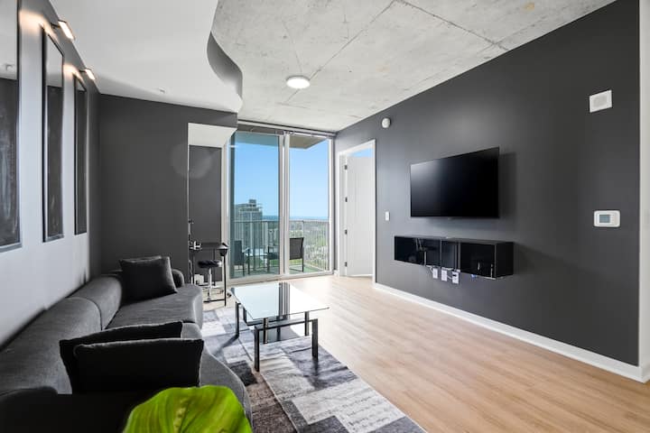 Luxury High-rise In Midtown - Atlanta, GA