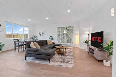 Top performing Airbnb: Quiet, Family-Friendly Home in Peaceful Elk Grove in Elk Grove