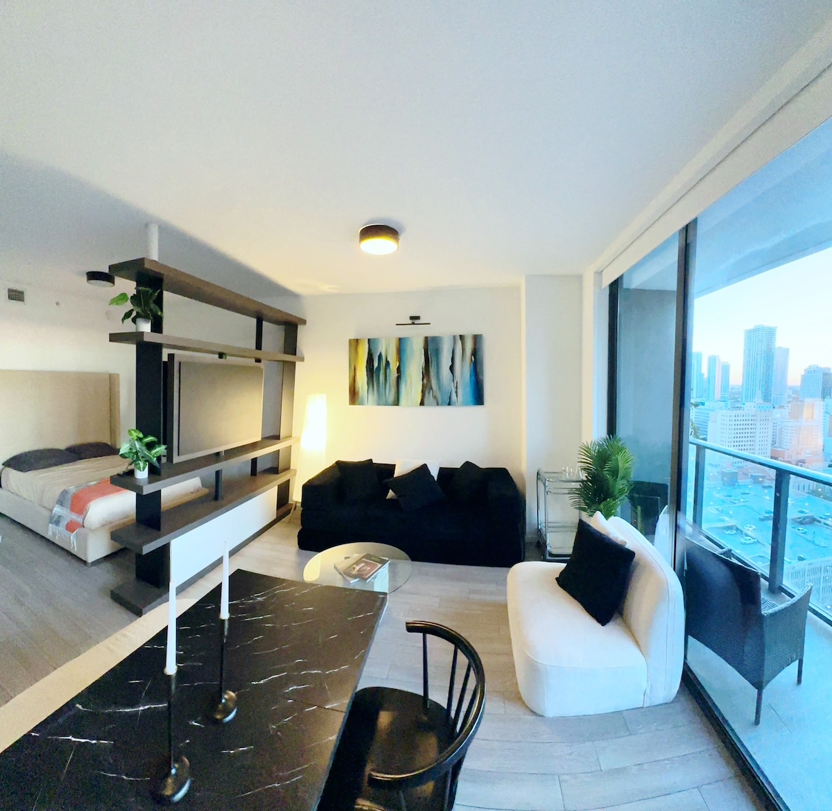 Successful Airbnb property: Bay side Gem luxury Apt in Bayfront