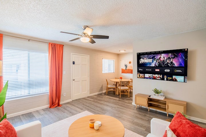 Cactus & Clay Hideaway | Dt Mesa, Pool+w/d+65" Tv - Mesa, AZ