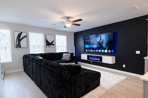 Popular Airbnb listing: Modern Luxe ATL Townhome | Sleeps 8 Near Airport in Glenrose Heights