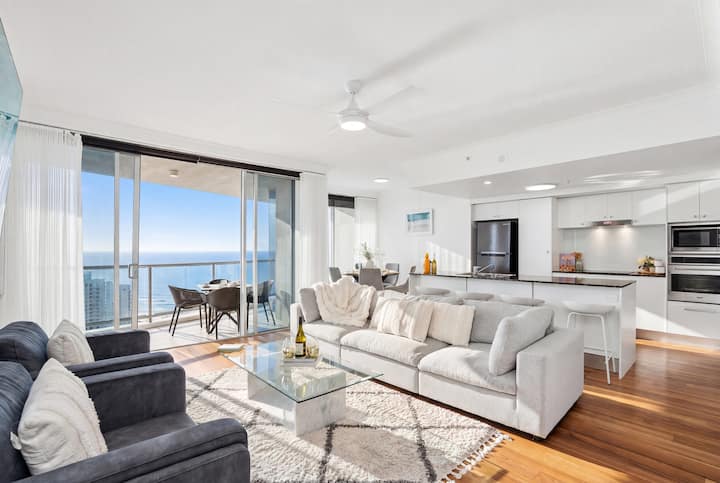 Chevron 4br Sub Penthouse With Ocean Views - Surfers Paradise