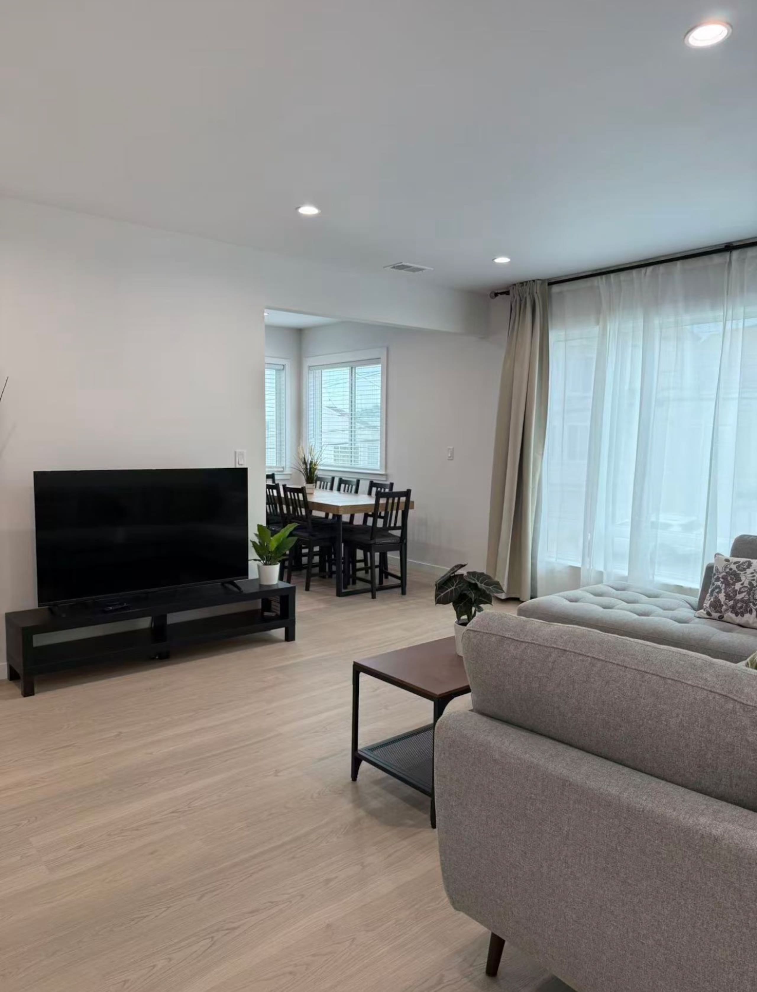 Home in San Francisco · ★4.95 · 3 bedrooms · 4 beds · 3 baths - Image 6