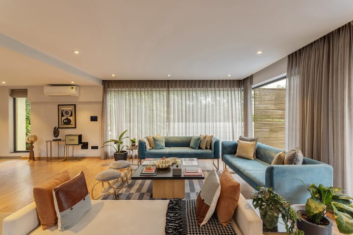Living room image 6