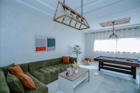 Popular Airbnb listing: Unique Cozy 2BR w/ Pool Table (200Mb Fast-Wifi) in Arrondissement De Saiss مقاطعة سايس