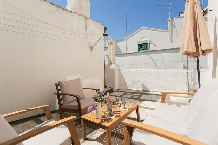 Charming Townhouse In Old Town With Roof Terrace - Locorotondo