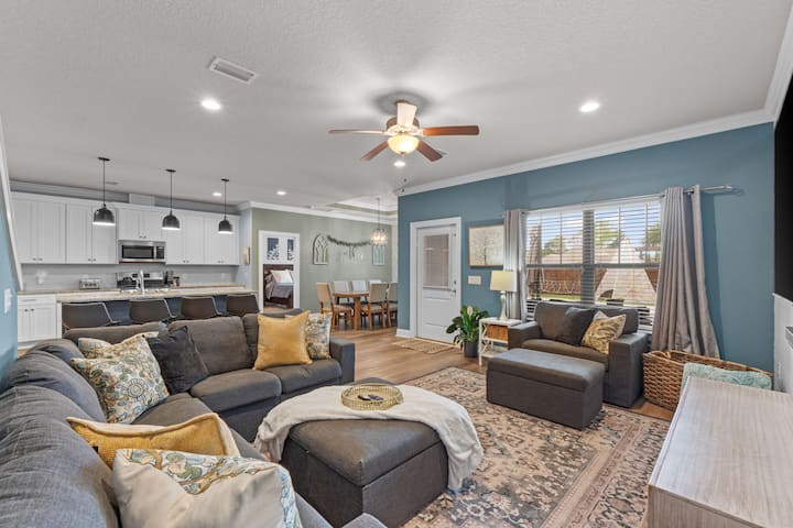 Private Pool Oasis • Minutes To Navarre Beach - Navarre, FL