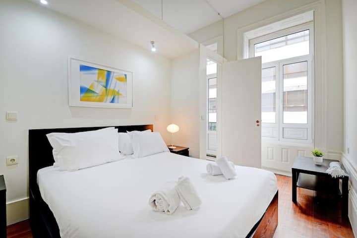 Bright Cedofeita Flat W/ Balcony - Oporto