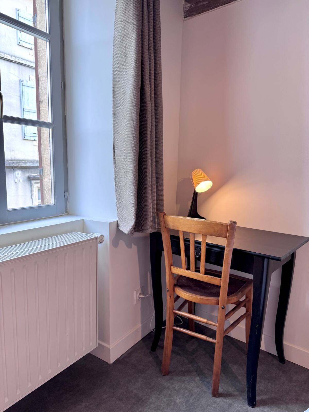 Chambre 1 — coin lecture