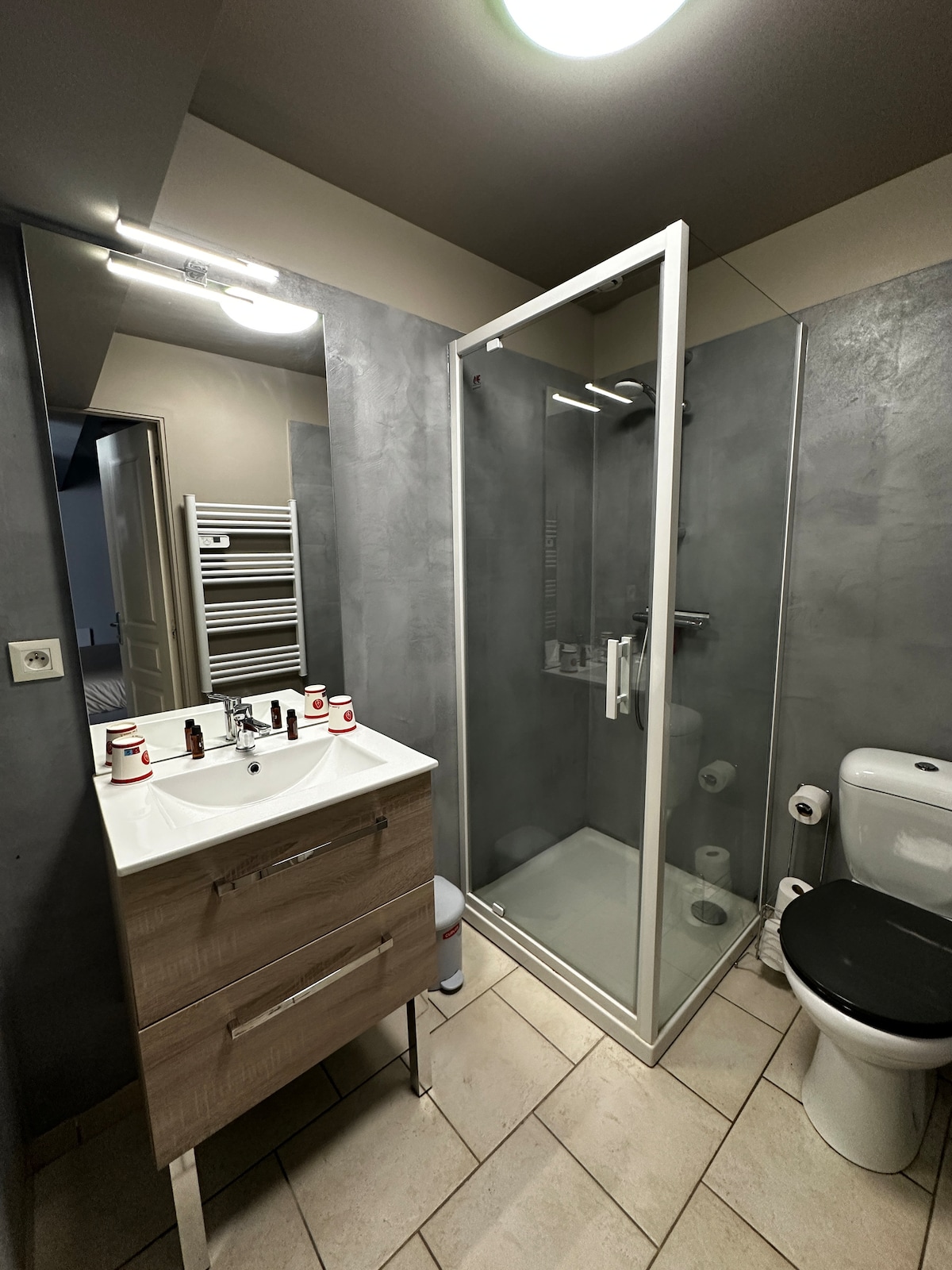 Badkamer met douche