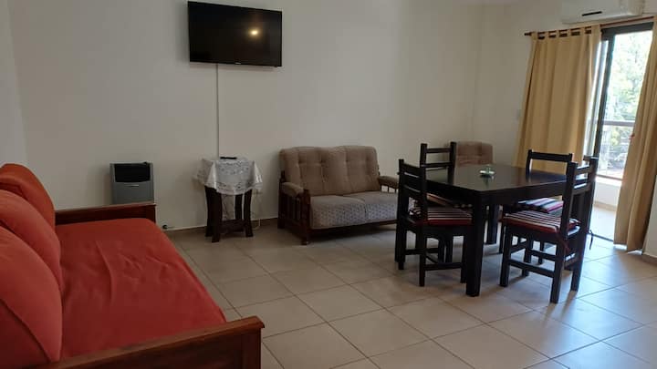 Calefacción, Cochera Privada Y Ubicación Ideal - Villa Carlos Paz