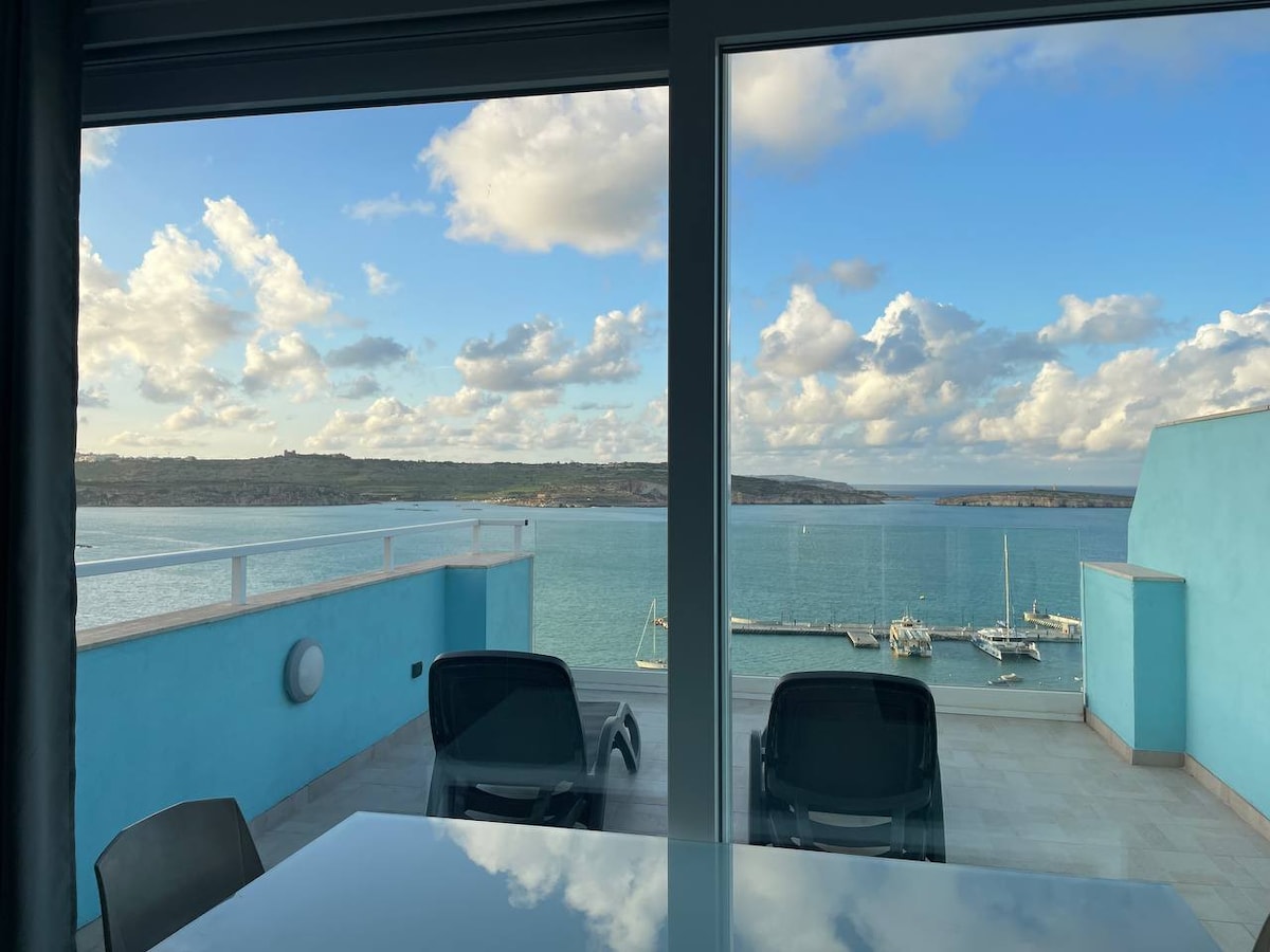 Seafront Penthouse with Breathtaking Views