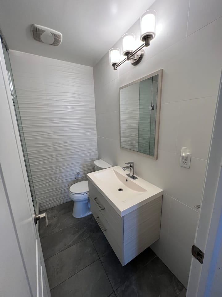 U12 Cool Bilevel Flat - Toronto