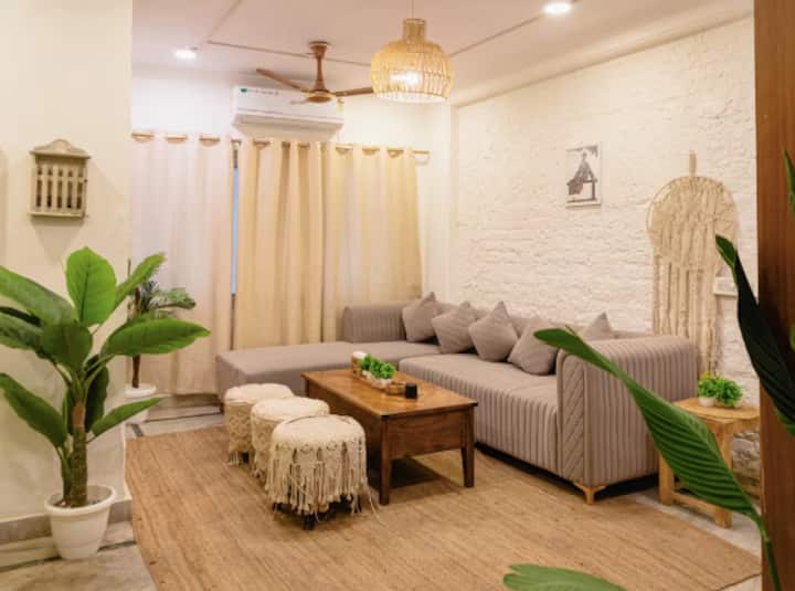 Elegant 3bhk Home | Peaceful Stay | Boho Interiors - 德里