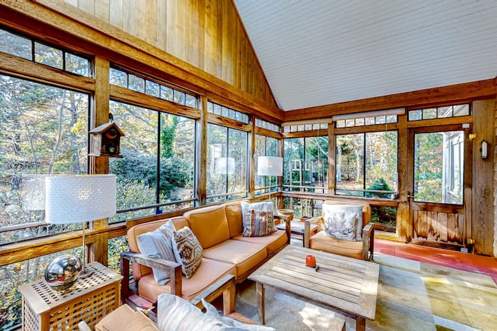 Dog-friendly, Hilltop Home Near The Beach With Hot - Truro, MA