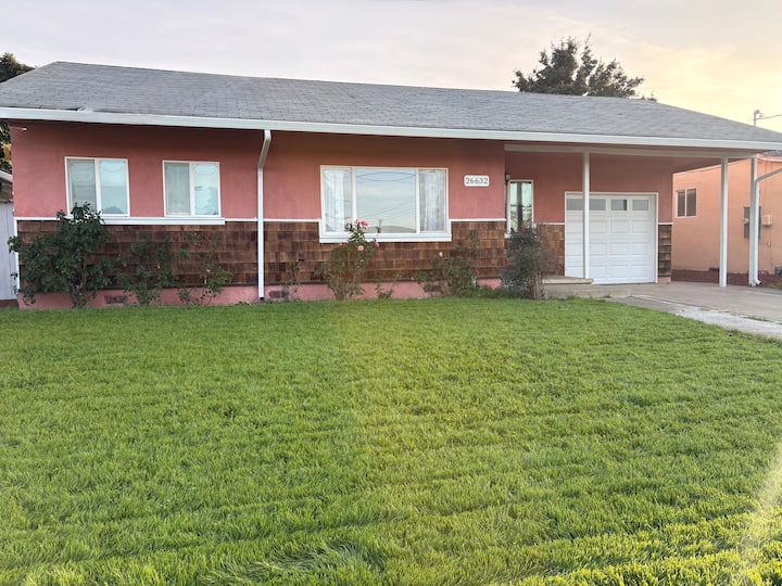 Cute Family Home In The Heart Of The Bay - Union City, CA