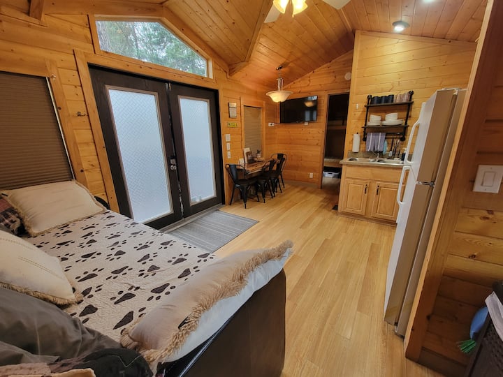 Rustic Lodge Located At The Base Of Mount Shasta - Mount Shasta, CA