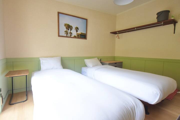 【多々戸浜まで徒歩3分】海と風の隠れ家｜twin  Room｜ 共用シャワー｜Wifi完備 - 下田市