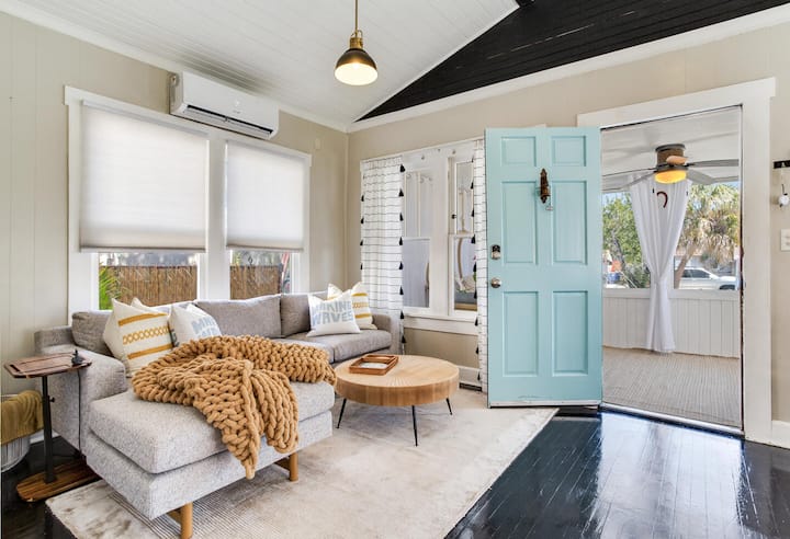 Escape To The Sunshine Cottage - St. Petersburg, FL