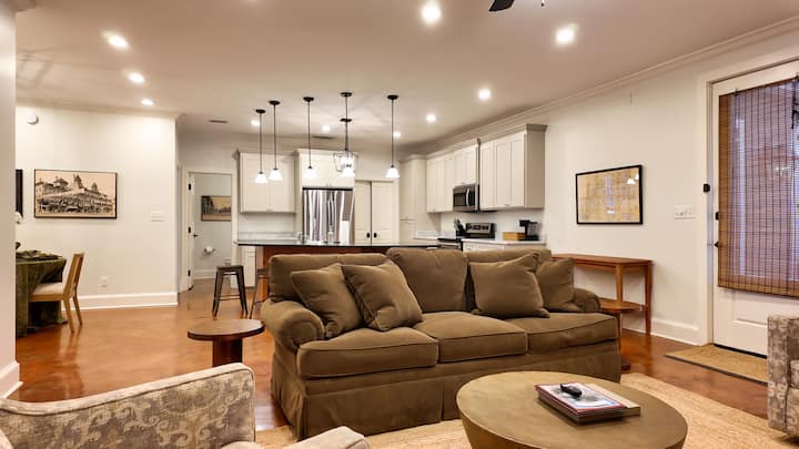 Elegant Loft Located Right On Broad Street - Thomasville, GA