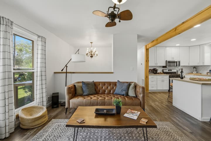 Stylish Knoxville Retreat W/ Media Room & Patio - Knoxville, TN
