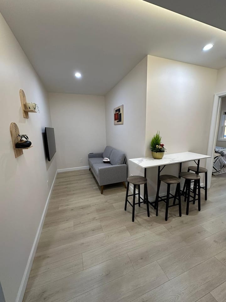 Cozy Newly Renovated 2br 2ba Home - San Francisco, CA