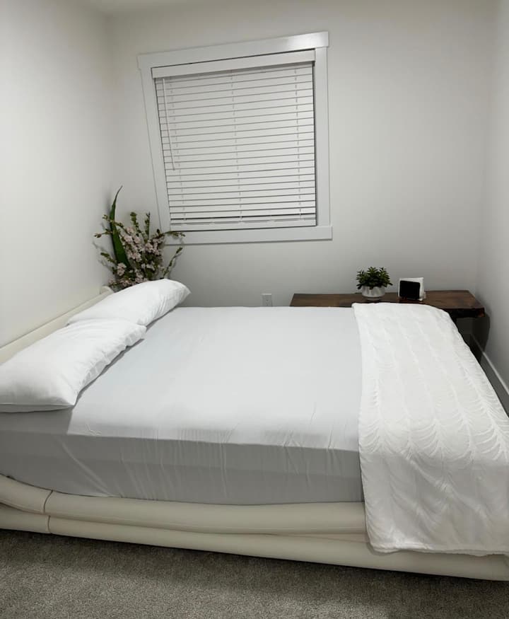 Home Away From Home. Yeg Retreat #2 - Edmonton, Canada