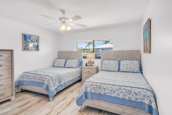 Key Colony Beach Retreat W/ Dock & Club Access - Key Colony Beach, FL