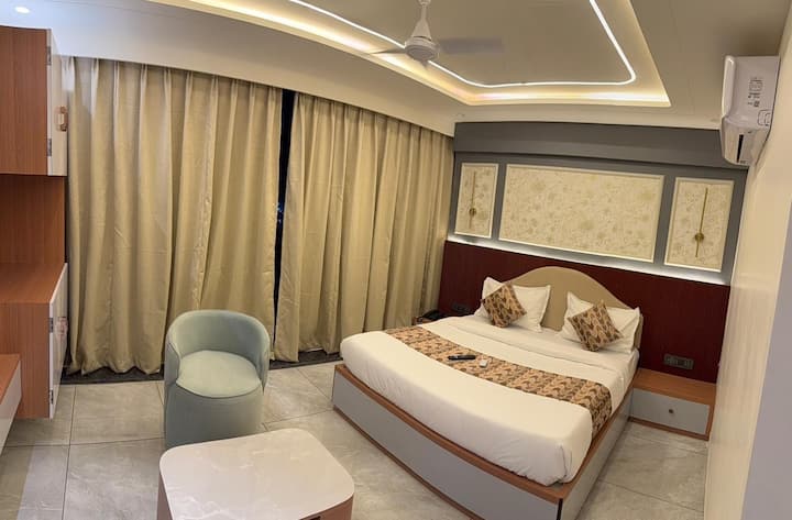 Premium Rooms Near Darshanam Cross Road Citycenter - 바도다라